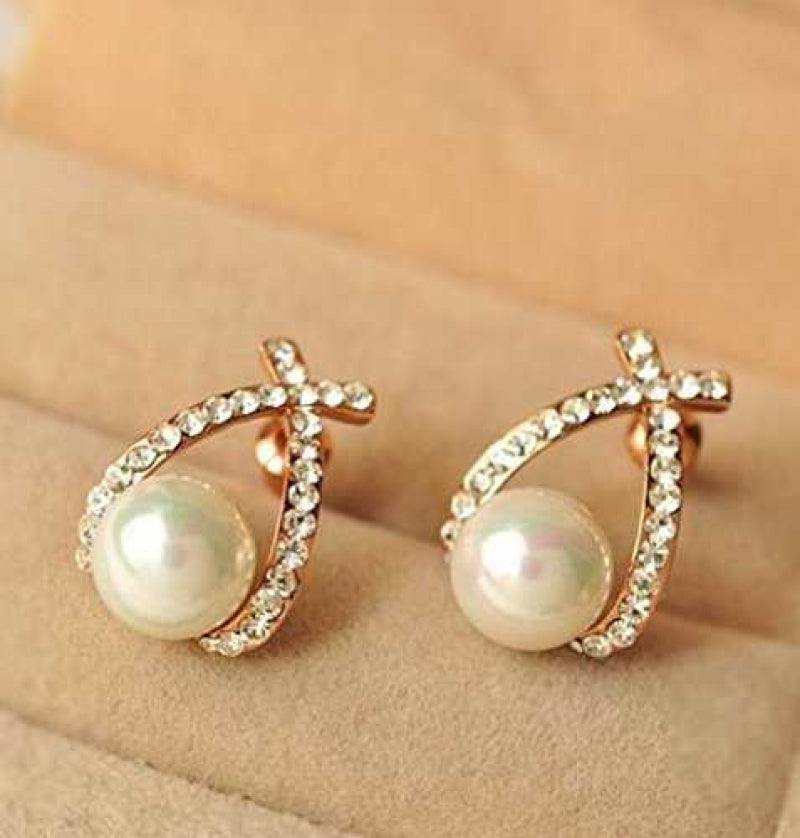 Women's Gold Plated Pearl Stud Earrings With Crystals