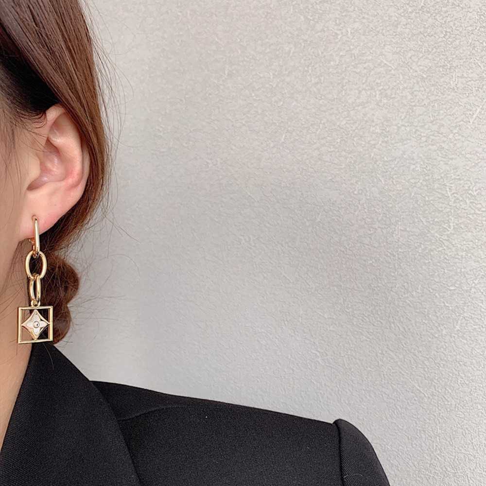 Women's Link Chain Flower Drop Earrings With Latchback Closure