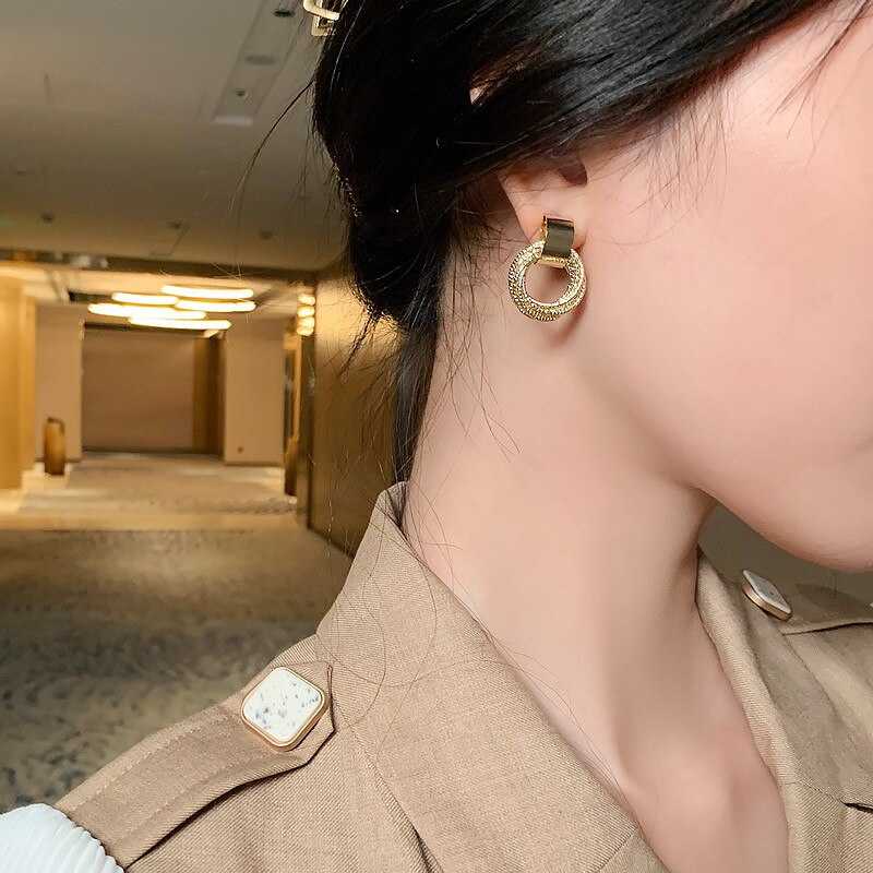 Women's Metallic Winding Rope Circle Pendant Drop Earrings