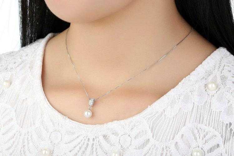 Women's Sterling Silver Pearl Pendant With 18 Inch Link Chain